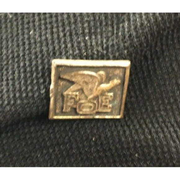 FOE Rectangular pin with Eagle ⅝"x⅞"  Gold toned 1 oz - Picture 1 of 3